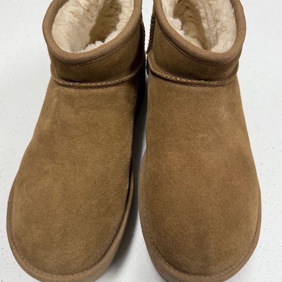 UGG Classic ultra mini platform size 10 - Picture 1 of 5
